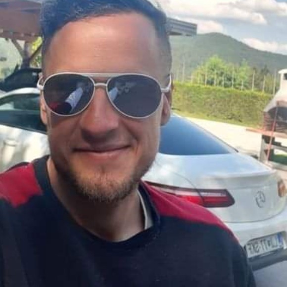 Profile picture of Denis
